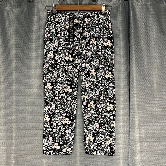 NEW MIX PINK FLORAL PATTERN SMALL STRETCH CAPRI PANTS NEW WITH TAGS - Picture 1 of 7